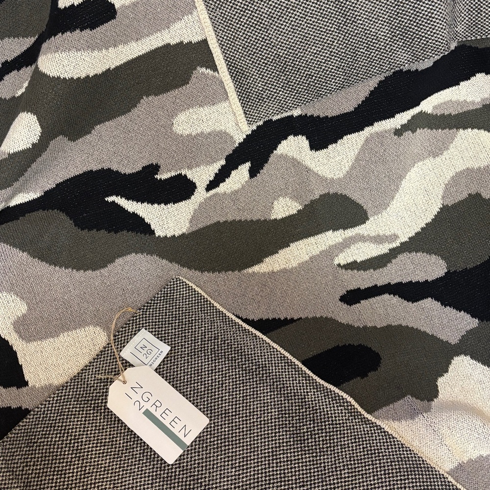 In2Green Camo Print Throw Blanket